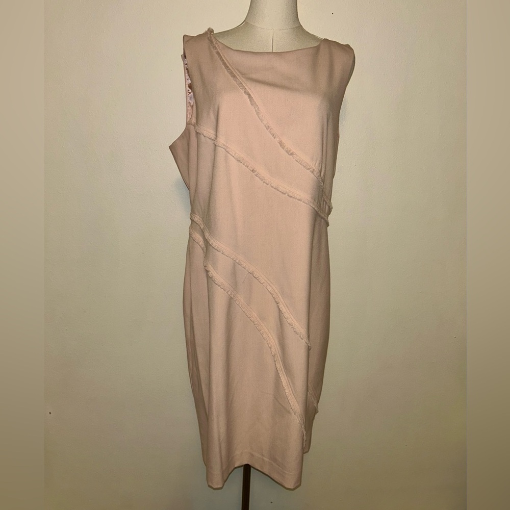 💕Ivanka Trump Shag Detail Sheath Dress💕